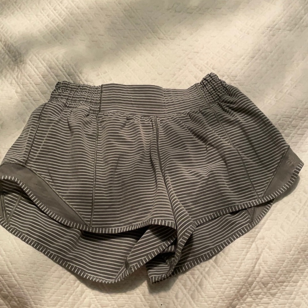 BRAND NEW lululemon hotty hot 2.5 shorts